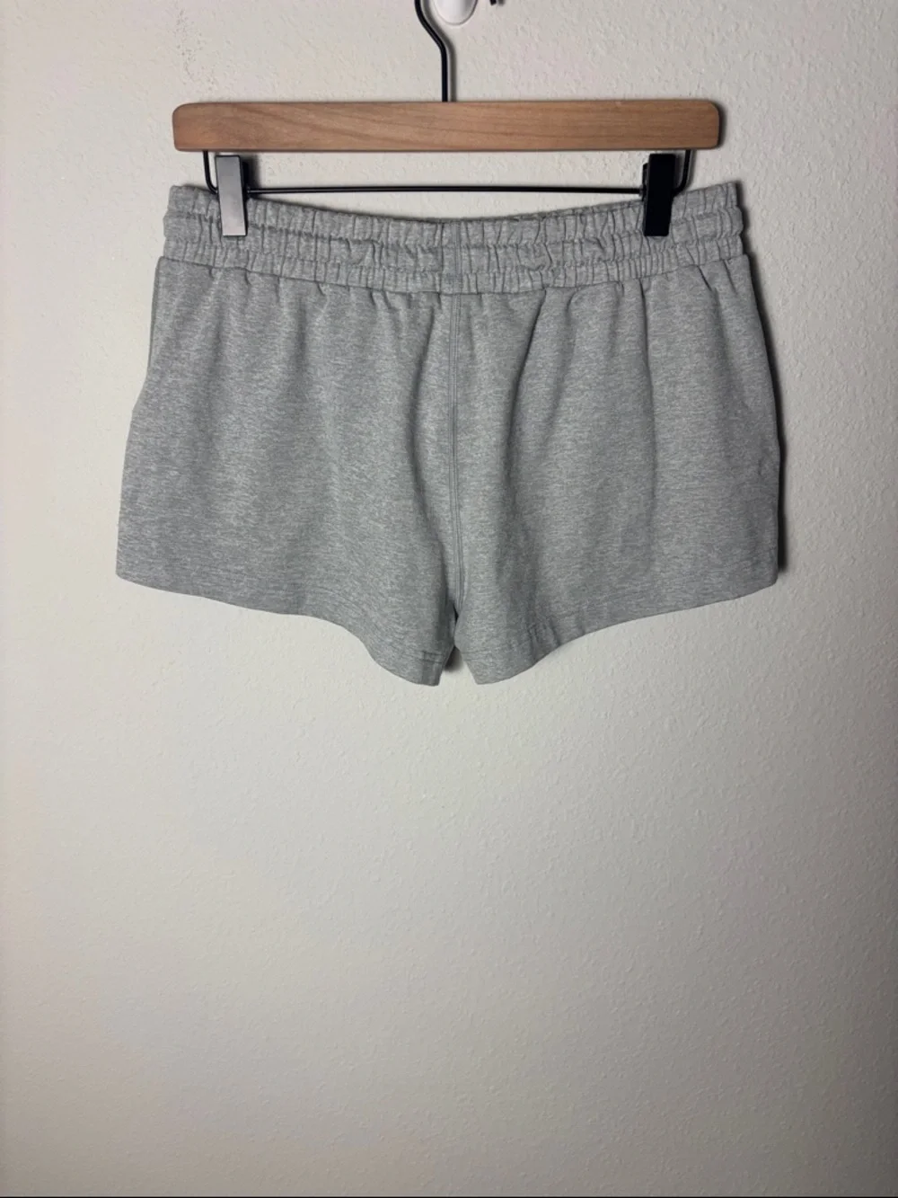 Vuori Halo Performance Shorts Medium Gray Excellent VW339 - Picture 2 of 3